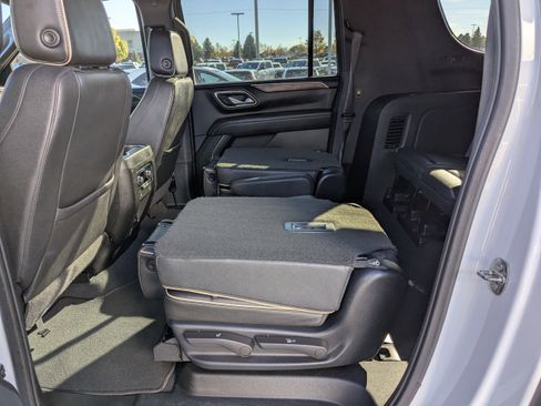 Used 2023 Chevrolet Suburban Premier image 37
