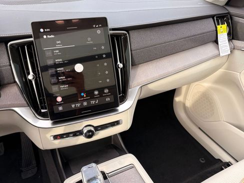 New 2026 Volvo XC90 T8 Ultra w/ Protection Package image 24