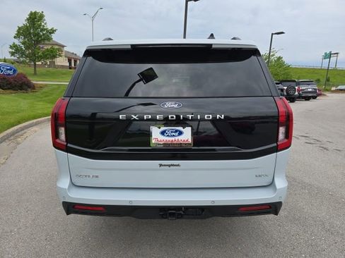 Used 2025 Ford Expedition Max Active AWD/4WD image 3