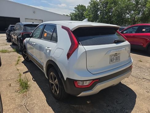 Used 2025 Kia Niro LX FWD image 8