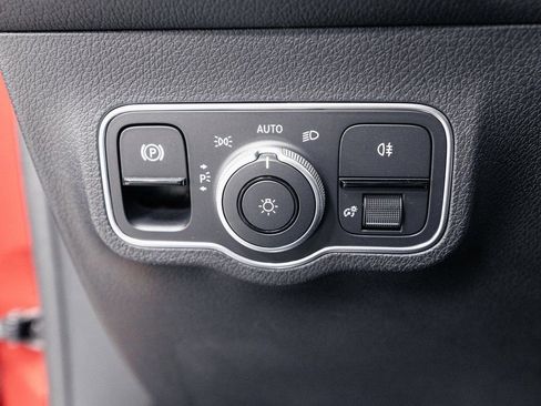Used 2024 Mercedes-Benz EQB 300 4MATIC image 9