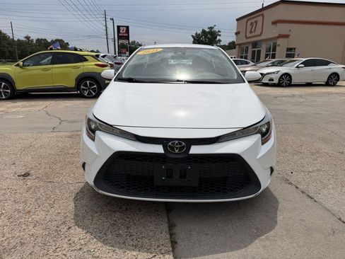 Used 2021 Toyota Corolla LE w/ Carpet Mat Package (TMS) FWD image 2