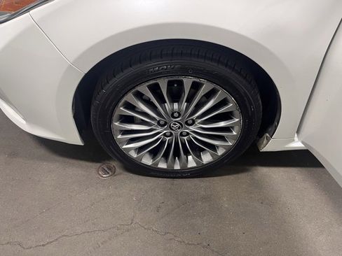 Used 2016 Toyota Avalon Limited image 29