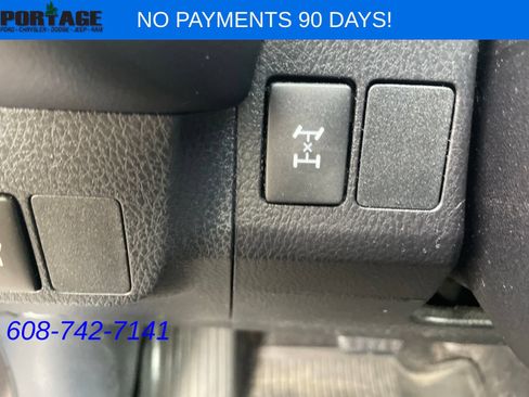 Used 2017 Toyota RAV4 XLE AWD/4WD image 22
