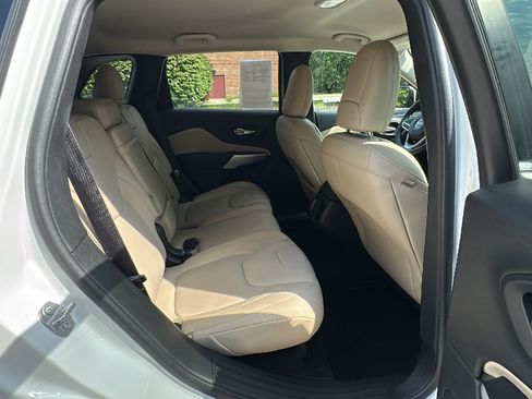 Used 2017 Jeep Cherokee Limited AWD/4WD image 25