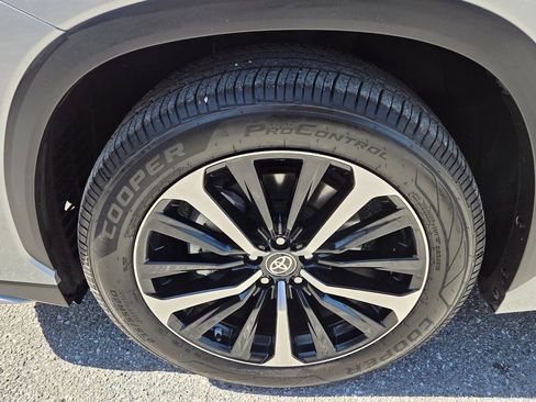 Used 2021 Toyota Highlander XSE image 19