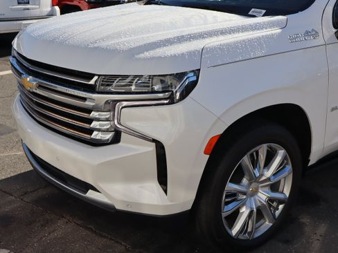 Used 2024 Chevrolet Suburban High Country w/ Premium Package image 6