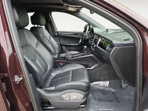 Used 2023 Porsche Macan AWD/4WD image 15