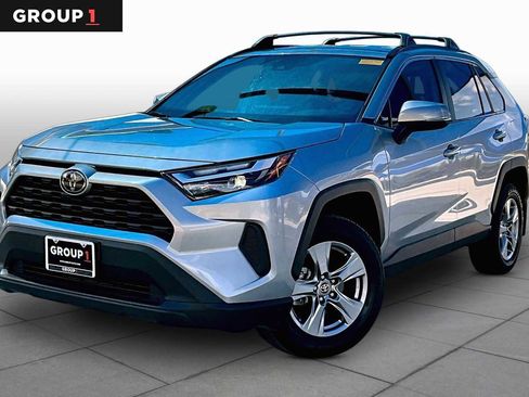 Used 2025 Toyota RAV4 XLE FWD image 1