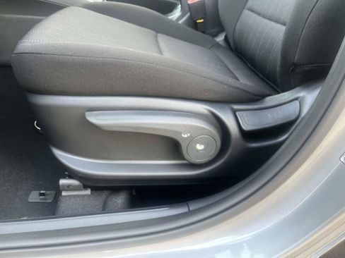 Used 2026 Hyundai Venue SE FWD image 19