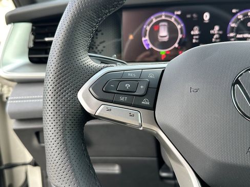New 2026 Volkswagen Tiguan SE R-Line FWD image 16