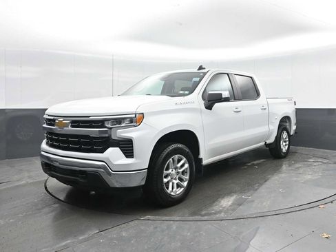 Used 2022 Chevrolet Silverado 1500 LT AWD/4WD image 5