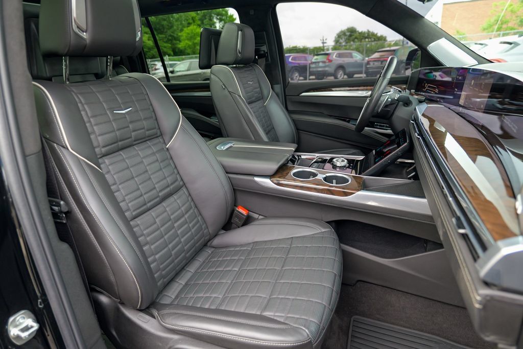Used 2025 Cadillac Escalade ESV Sport Platinum AWD/4WD image 38