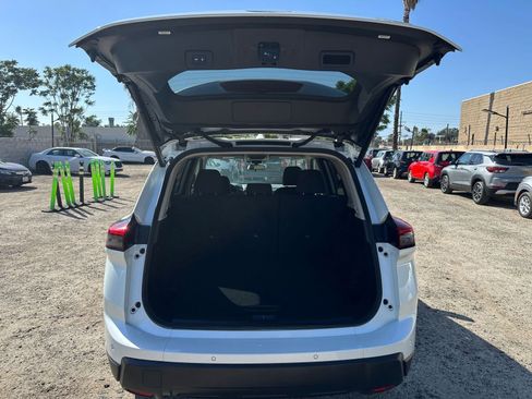 Used 2025 Nissan Rogue SV FWD image 33