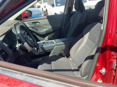 Used 2022 Nissan Rogue SV FWD image 11