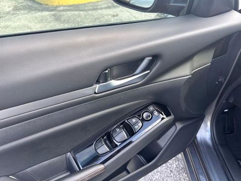 Certified 2025 Nissan Altima 2.5 SR image 12