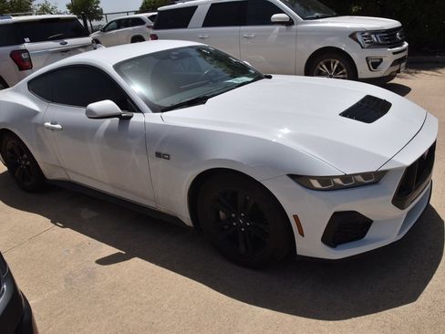 Used 2024 Ford Mustang GT RWD image 5