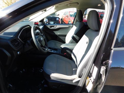 Used 2020 Ford Escape SE image 7