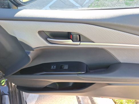 Used 2025 Toyota Camry SE w/ Convenience Package image 36