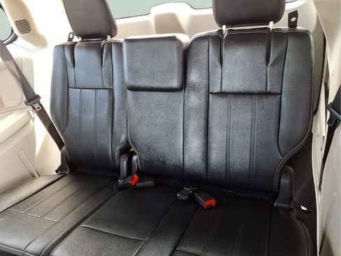 Used 2015 Chrysler Town & Country Touring-L w/ Driver Convenience Group FWD image 19