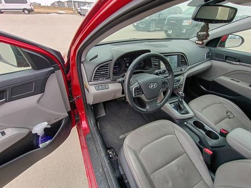 Used 2017 Hyundai Elantra Limited w/ Limited Tech Package 04 image 13