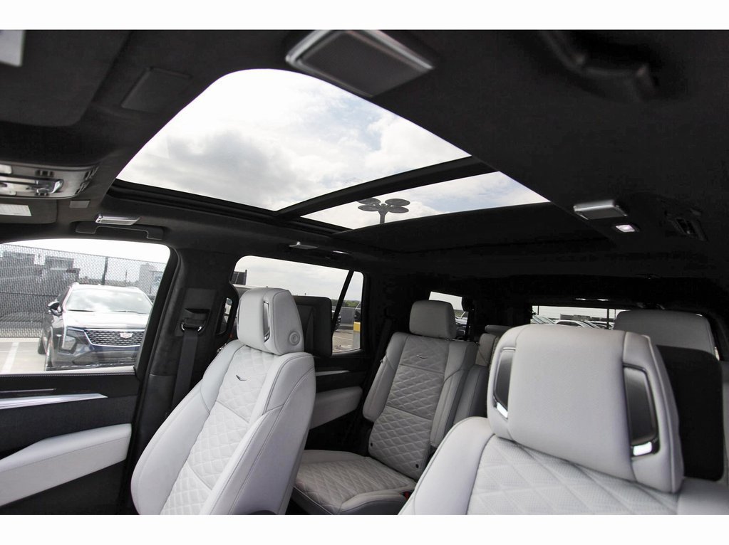 New 2026 Cadillac Escalade V w/ LPO, ONYX Package AWD/4WD image 24