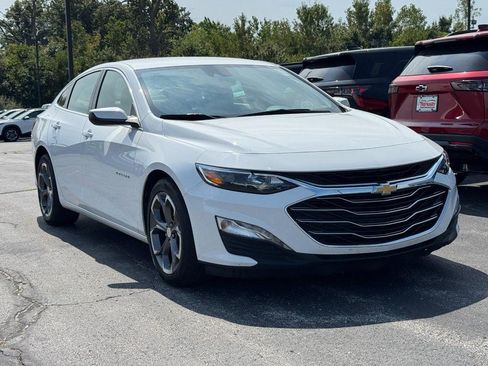Used 2024 Chevrolet Malibu LT FWD image 2