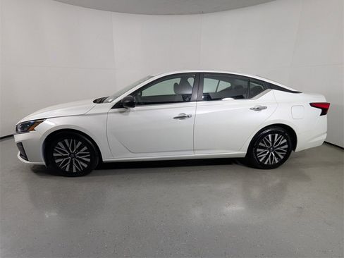 Used 2024 Nissan Altima 2.5 SV image 4