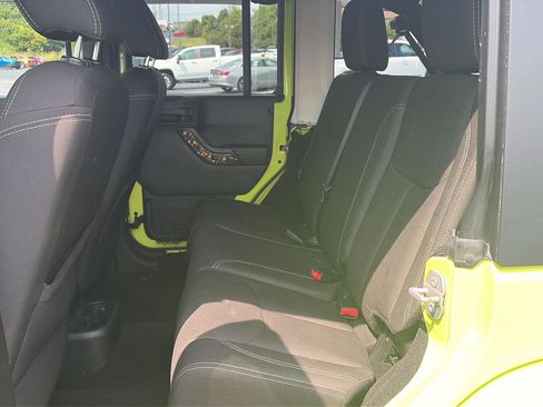 Used 2016 Jeep Wrangler Unlimited Sahara w/ Connectivity Group AWD/4WD image 13