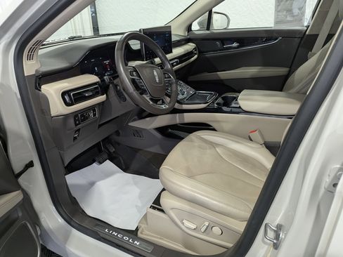 Used 2023 Lincoln Nautilus Reserve AWD/4WD image 15