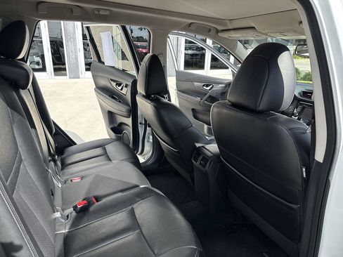 Used 2020 Nissan Rogue SL w/ Premium Package image 34