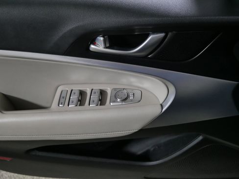 Used 2023 Genesis G70 2.0T image 19