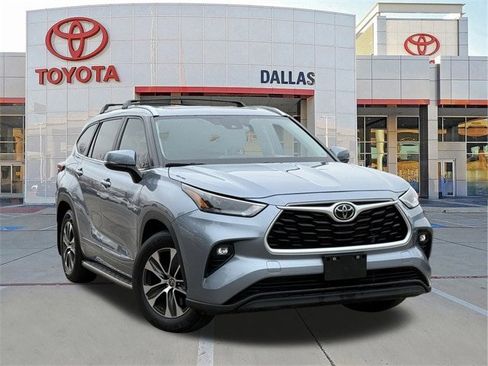Used 2023 Toyota Highlander XLE image 1