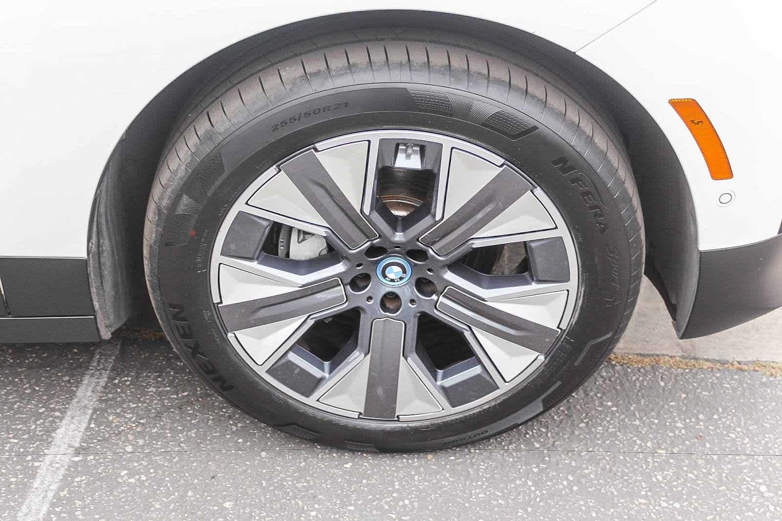Used 2023 BMW iX xDrive50 w/ Convenience Package AWD/4WD image 9