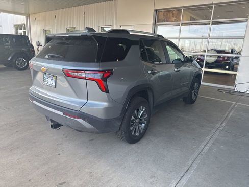 Used 2025 Chevrolet Equinox LT w/ Convenience Package II image 5