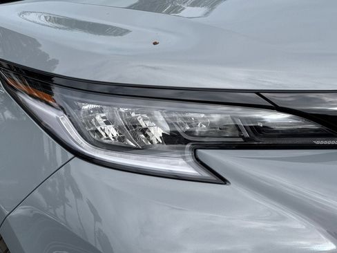 New 2026 Toyota Sienna XSE FWD image 32