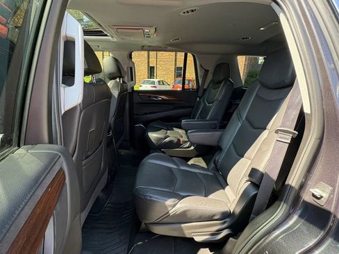 Used 2018 Cadillac Escalade Premium Luxury AWD/4WD image 31