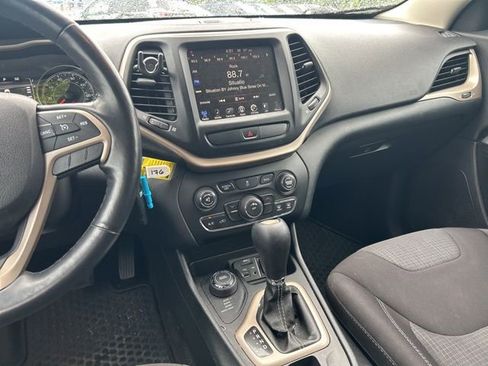 Used 2015 Jeep Cherokee Latitude w/ Cold Weather Group AWD/4WD image 14