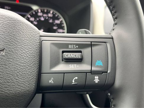 Used 2025 Nissan Rogue SV FWD image 21