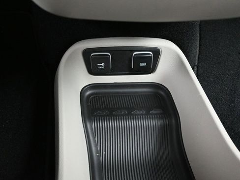 Used 2017 Chrysler Pacifica Touring Plus image 25