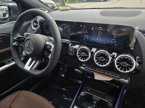 New 2026 Mercedes-Benz GLA 35 AMG 4MATIC image 10
