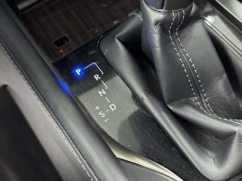 Used 2019 Lexus LX 570 4WD w/ Luxury Package image 51