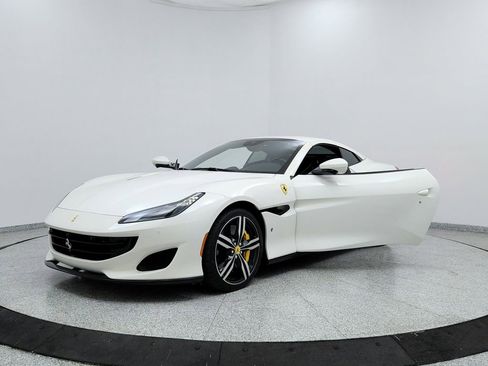 Used 2020 Ferrari Portofino image 9