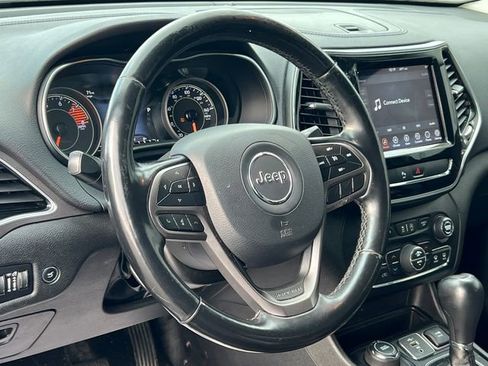 Used 2019 Jeep Cherokee Limited image 2