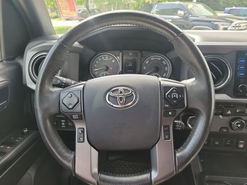 Used 2018 Toyota Tacoma TRD Off-Road w/ Technology Package RWD image 17