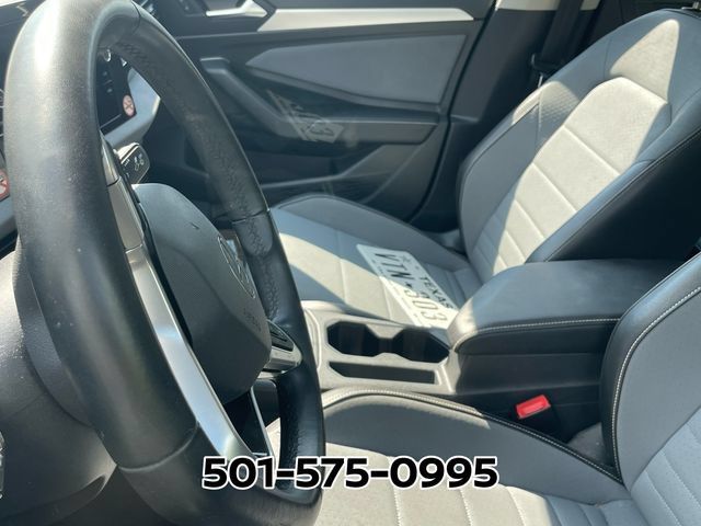 Used 2025 Volkswagen Jetta SE FWD image 9