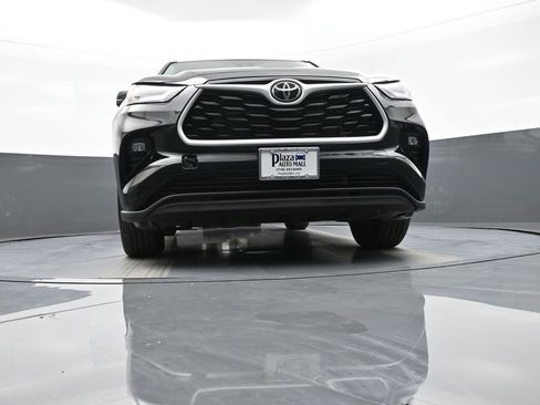 Used 2026 Toyota Highlander XLE image 29