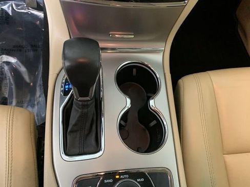 Used 2019 Jeep Grand Cherokee Limited AWD/4WD image 25
