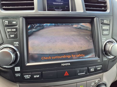 Used 2011 Toyota Highlander SE w/ Tow Pkg AWD/4WD image 6
