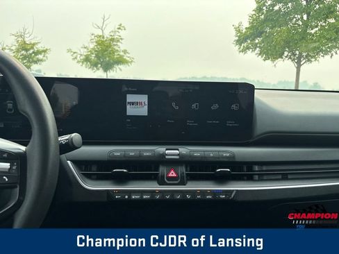 Used 2025 Kia K4 FWD image 3